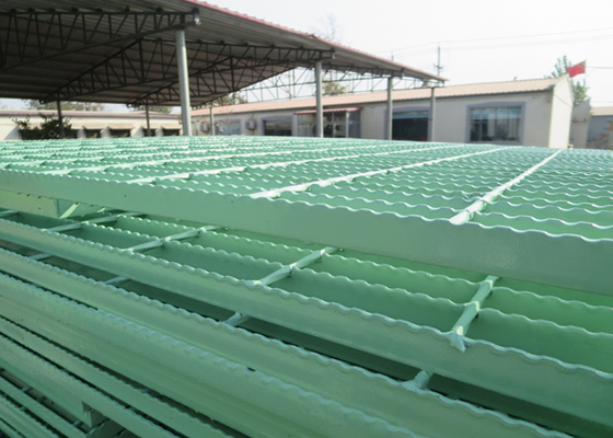 China Pvc Met een laag bedekte Loopbruggrating Gang, het Gegalvaniseerde Getande Platform van de Metaalrooster leverancier