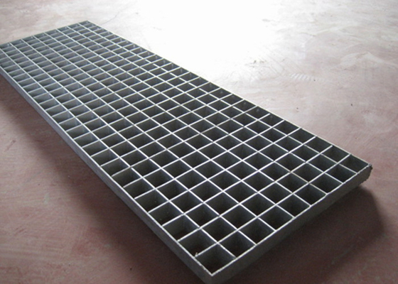China 30 × 3/32 × 3 Grating van het Persslot, het Staalgrating van de Hete Onderdompelings Gegalvaniseerde Vloer leverancier