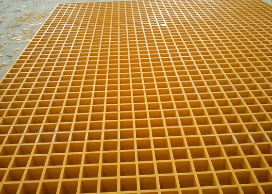 China 38MM Vierkante Gaten Plastic vloer die Gele Kleuren Vrije Steekproef raspen leverancier