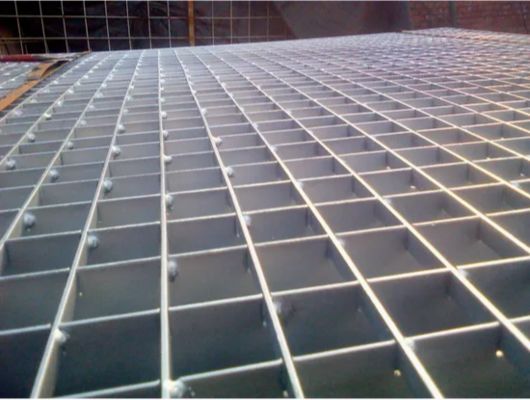 Q235/Q345 Materiaal Vierkant ontwerp gegalvaniseerd stalen afvoerrooster