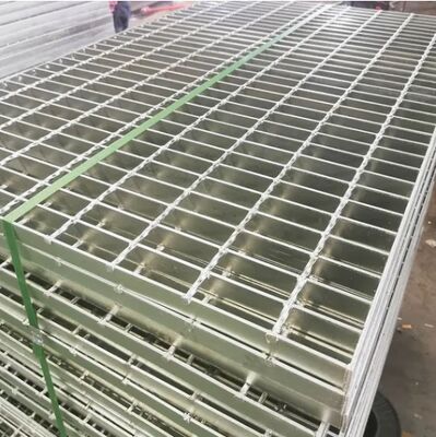 Hot Dip gegalvaniseerd stalen roostervloer met 25x5 mm dragerbalk voor industriële loopbrugplatform