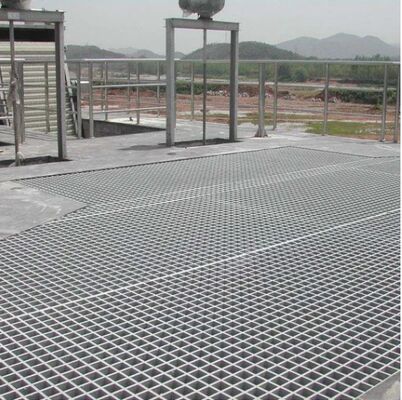 Gegalvaniseerd anti-glijstaal roosterplatform met aanpasbare afmetingen voor wandelpaden en industrieel gebruik