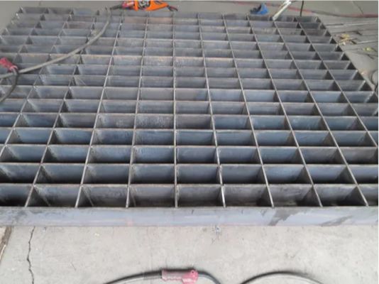 Q235/Q345 Materiaal Vierkant ontwerp gegalvaniseerd stalen afvoerrooster