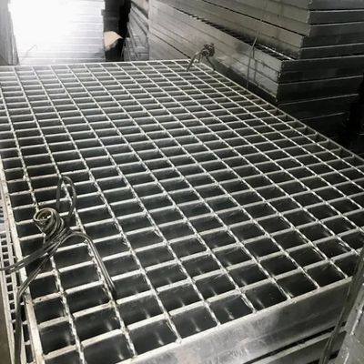 Zware galvaniseerde stalen rooster Manhole Cover Trap Tread Floor Drain voor Plazas