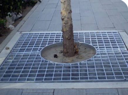 Premium houten zwembaddek met duurzaam stalen roosterontwerp