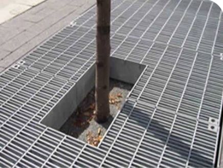 Premium houten zwembaddek met duurzaam stalen roosterontwerp