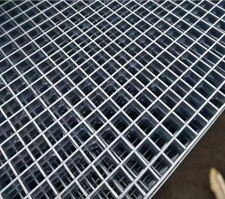 Zwaar werkend warm gedipteerd gegalvaniseerd stalen traliewerk vloerrooster Gewicht per vierkante meter