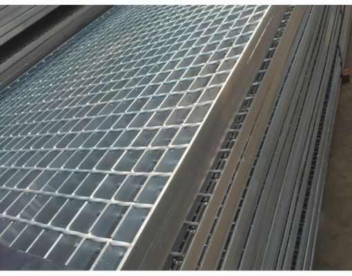 30X3mm Catwalk Thermisch Verzinkte Metalen Draagstaven Rooster Getand Gelast Stalen Gaas Treden Sleuf Drainage Deksel Tec-Zeef Uitgezet Stalen Rooster voor Trailerhelling