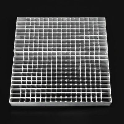 Zware gegalvaniseerde stalen roosten met duurzame versterking voor opritten en riolen