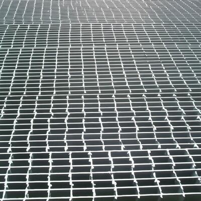 Hot-Dip gegalvaniseerd stalen rooster trappenvoet met anti-slip oppervlak en aanpasbare afmetingen voor de bouw