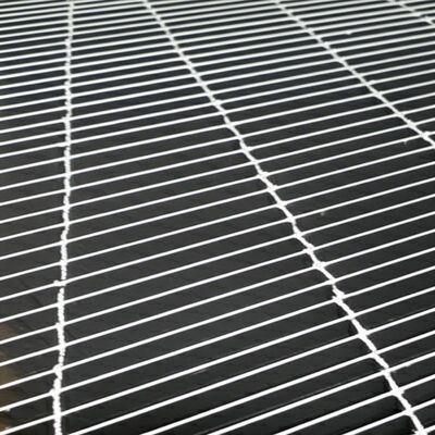 Plan oppervlakte stalen rooster met 25x3 draagstaven en thermisch verzinkt voor loopbrugplatforms