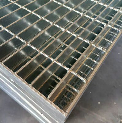 Hot DIP Galvanizing Welded Plain Type Serrated Bar Steel Grating for Stair Tread and Platform Projects