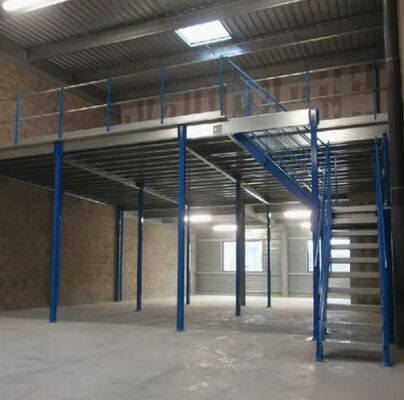 Op maat gemaakte staalconstructieplatform met hoge laadcapaciteit met verstelbare plank afstand voor gemakkelijke assemblage