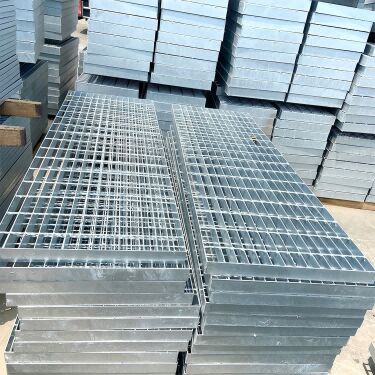 Hot-Dip gegalvaniseerd anti-glijstaal rooster met aanpasbare afmetingen voor metalen staaf roosterplatformen