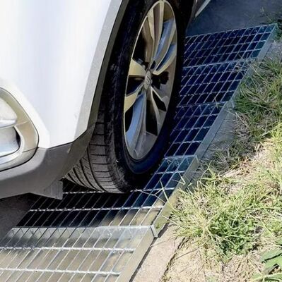 Gekarteld stalen draagstaafrooster met thermisch verzinkte afwerking en aanpasbare maten voor industriële platforms