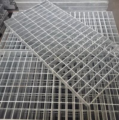 Thermisch verzinkt stalen rooster met gekartelde stijl en aanpasbare maten voor industriële platforms