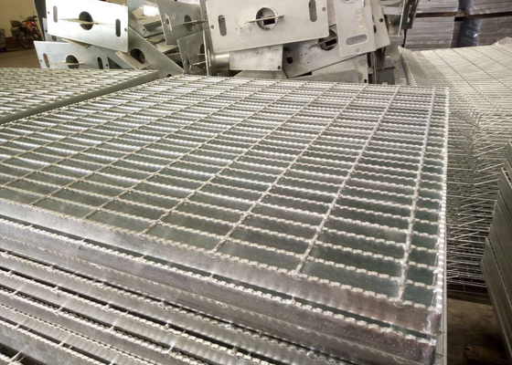 Antislip de Bargrating van het vloeistaalstaal/Grating van de het Roestvrije staalvloer van Q235 A36 SS304
