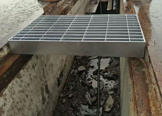 Hete Ondergedompelde Gegalvaniseerde Op zwaar werk berekende Bar die 70mm X 6mm raspen Dragende Bar