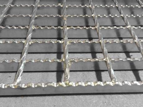 HDG Anti-Slip International Standaard Stalen Rooster voor Stalen Platform/Loopbrug Gaas Paneel/Vloer Hoogwaardig Koolstofstaal Lasstaaf Metalen Rooster