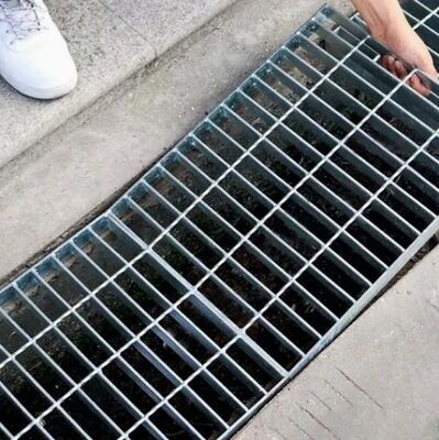 Hot-Dip gegalvaniseerd stalen rooster trappenvoet met anti-slip oppervlak en aanpasbare afmetingen voor de bouw