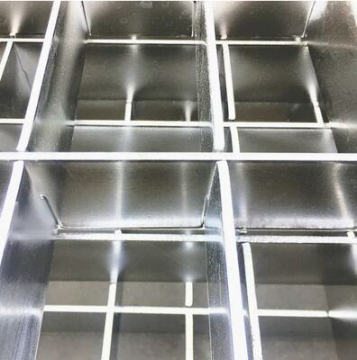 Industriële thermisch verzinkte stalen rooster traptreden met antislip neus en aanpasbare afmetingen