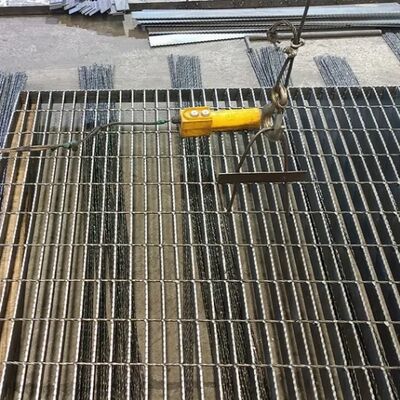 Warmbad verzinkt staalrooster met hoge treksterkte en corrosiebestendigheid voor industrieel gebruik