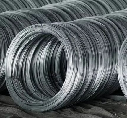 Warm gedompelde gegalvaniseerde ijzeren draad met Q195 laagkoolstofstaal en 30-60 g/m2 zinkcoating voor constructie en binding